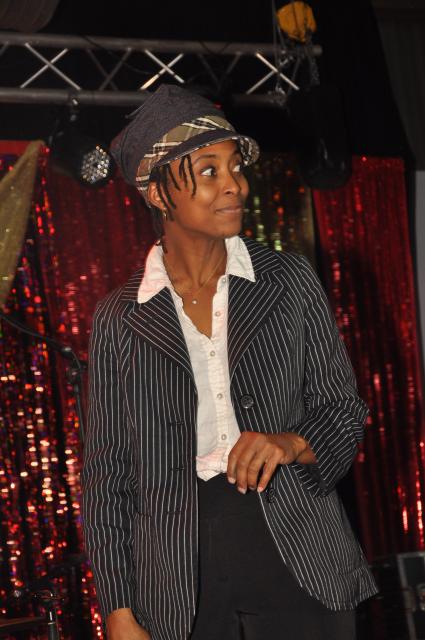 min 2010 11 13 fous swing 383